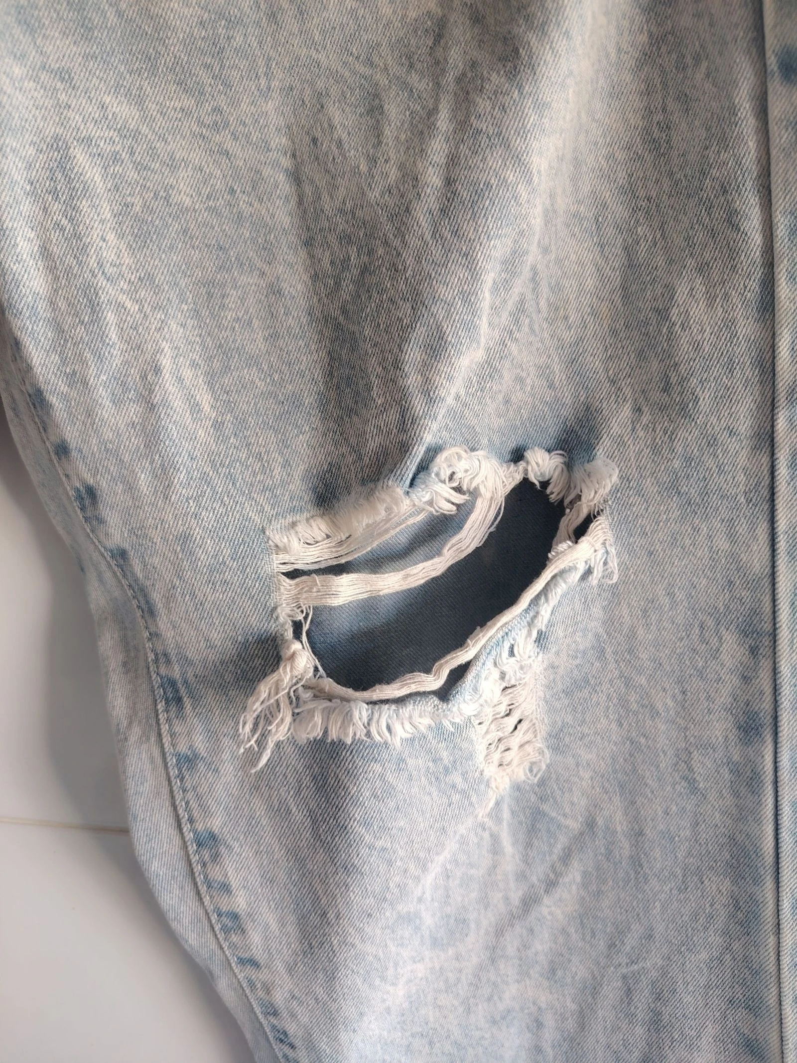 Jean mom fit bleu clair déchiré – Taille 38 – Neuf – photo 2